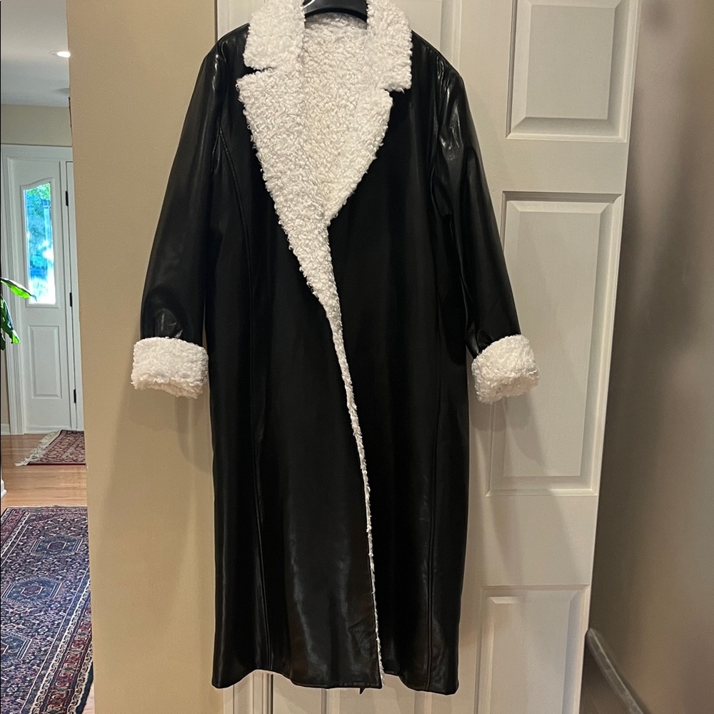 NWT Alice & Olivia Reversible Black and White Faux Leather Coat